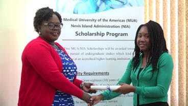 Ms. Dericia Bryant (R) Receives MUA Scholarship