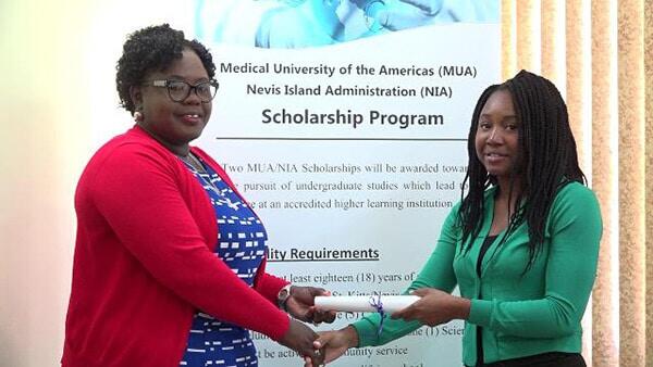 Ms. Dericia Bryant (R) Receives MUA Scholarship