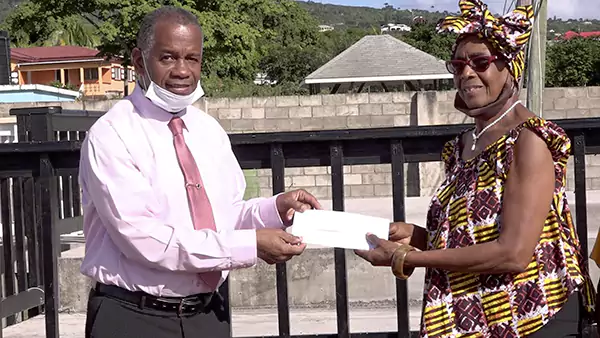 Gloria Anslyn Gives Check For Nevis Culturama