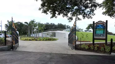 Pinneys Beach Park - Nevis, Island