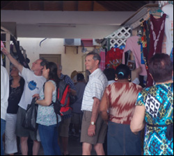 Cruise Passengers Shop In St. Kitts
