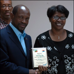 St. Kitts - Nevis PM Receives Recognition Plaque